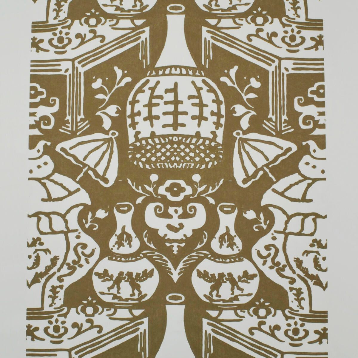 The Vase - Tan / White