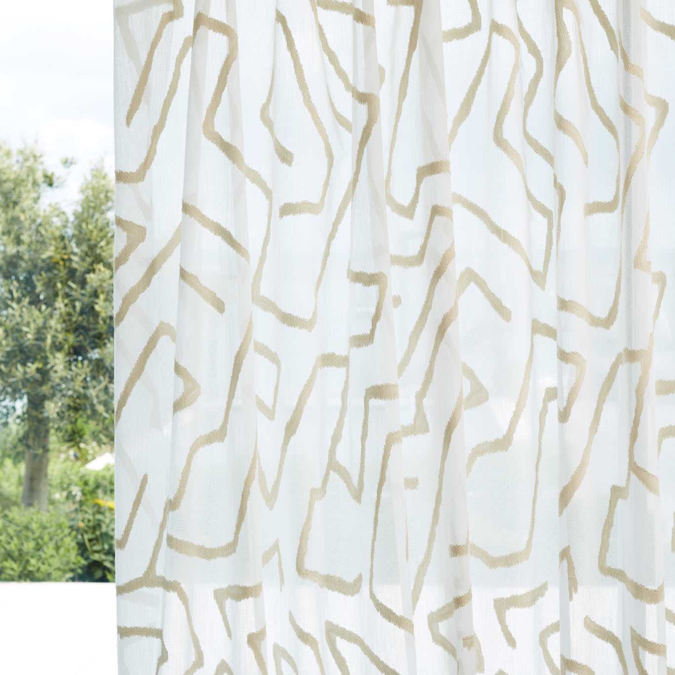 Melodic Sheer - Chalk / Parchment